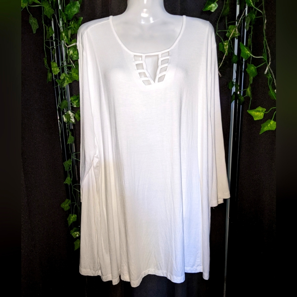 Women's Plus Size Top, White, Size 22/24W